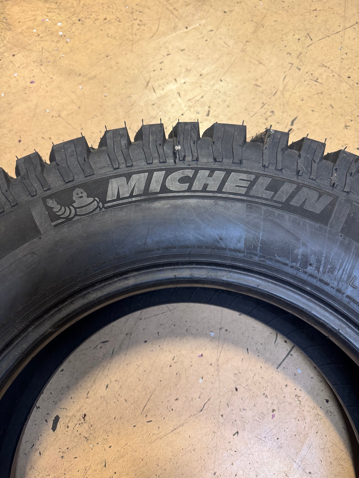 NOS RETREAD MICHELIN LTX M/S 2 BSW LT 235 80 17 120/117R 10PLY ALL TERRAIN TIRE 02327
