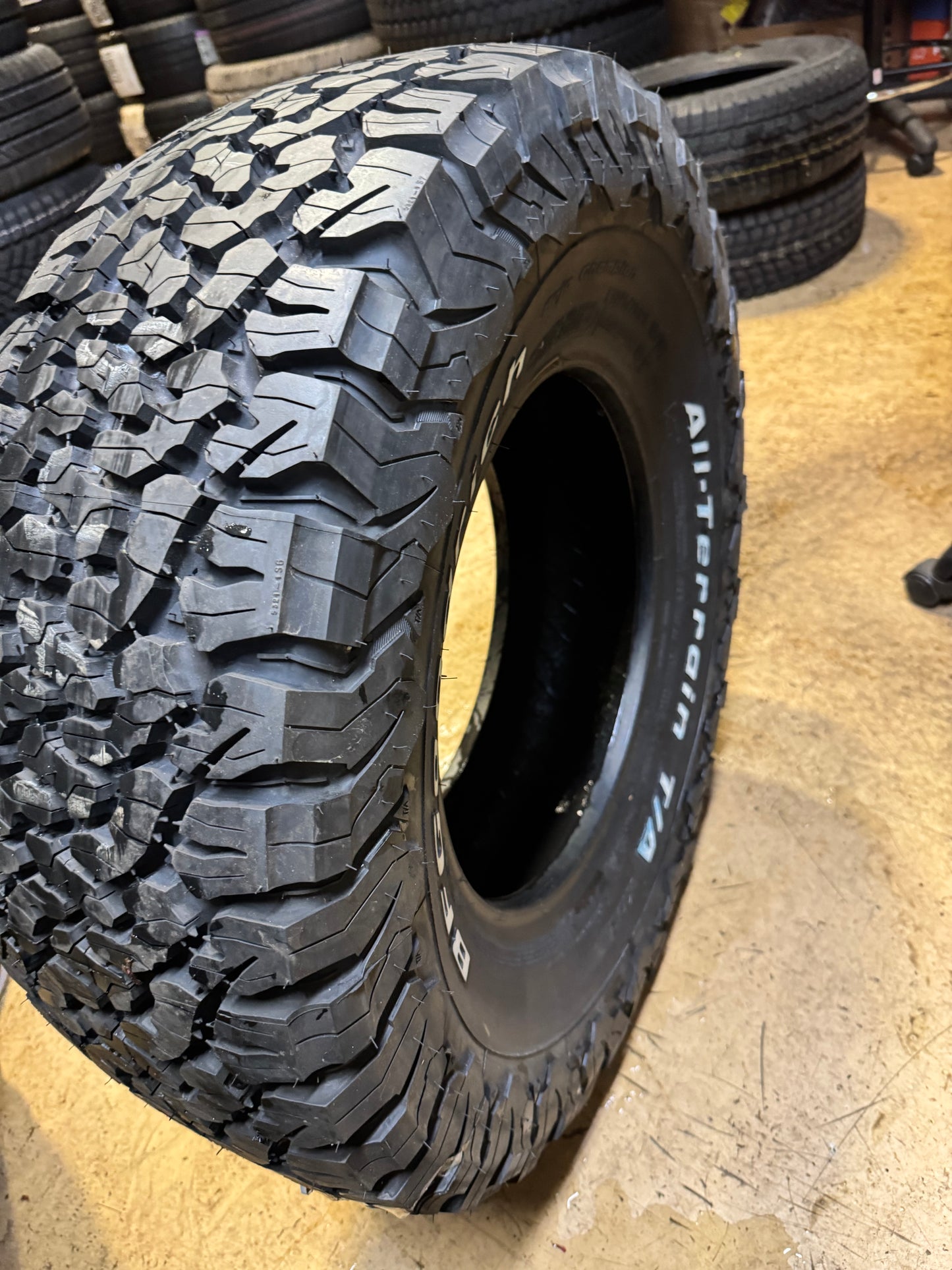 BFGOODRICH ALL TERRAIN T/A K02 RWL LT 275 70 16 119/116S 8PLY ALL TERRAIN TIRE 97884