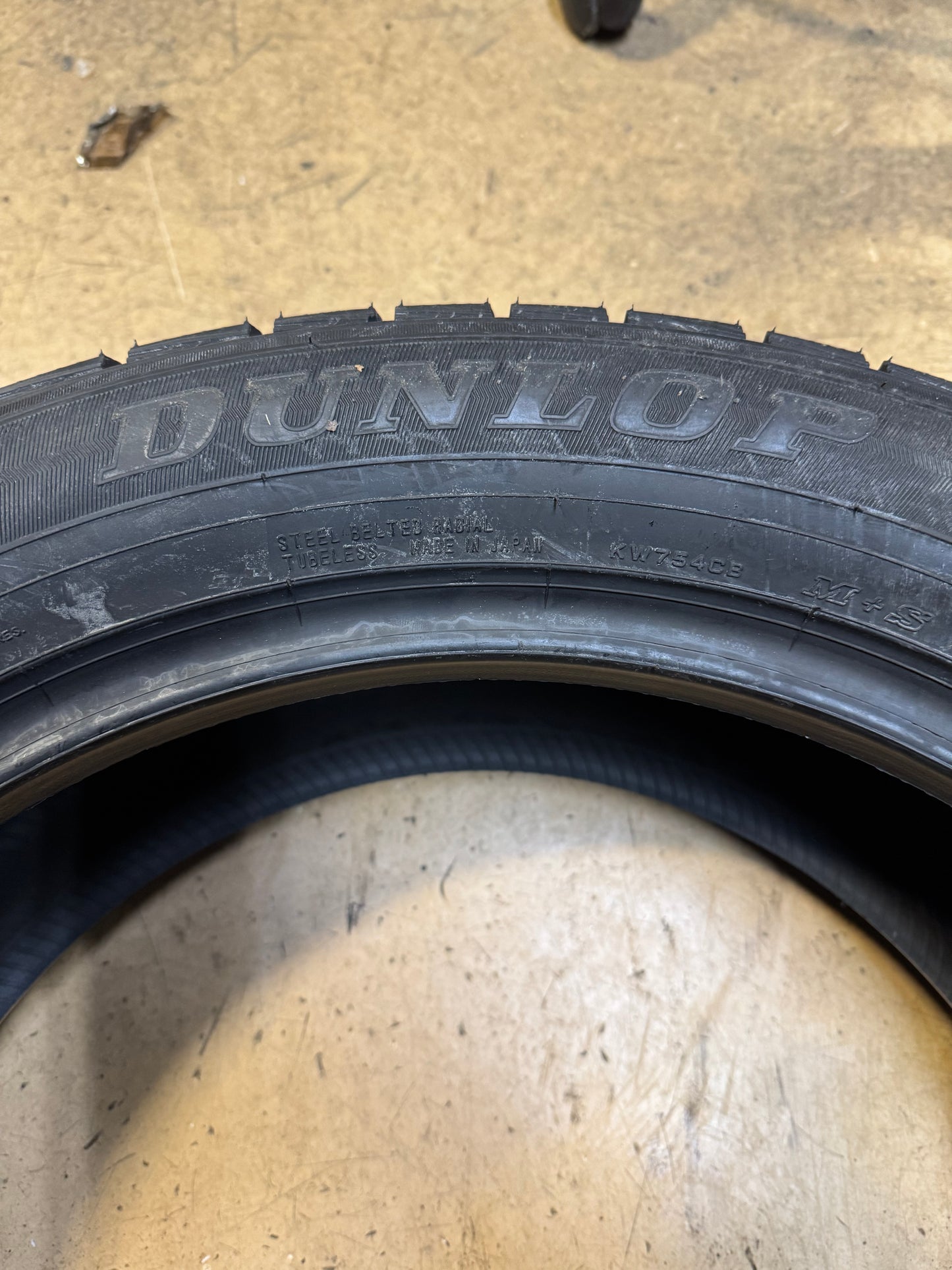 DUNLOP WINTER MAXX SJ8 BSW P 255 50 20 109R WINTER TIRE 290124129