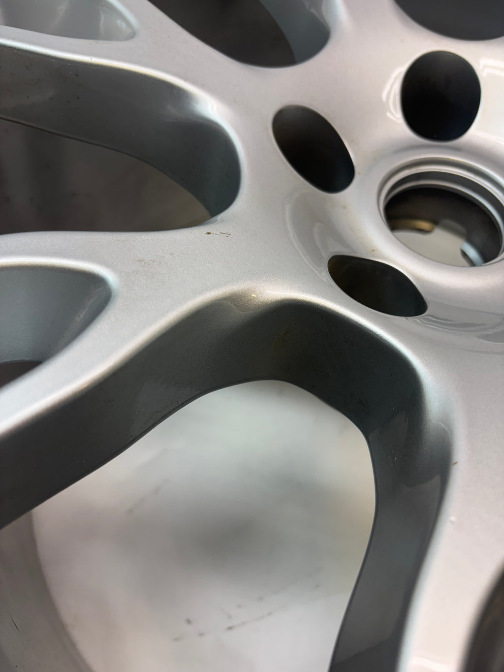 USED TESLA S WHEEL 7 SPLIT-SPOKE DARK SILVER METALLIC 19 10.5 5X120 1420222-00-A