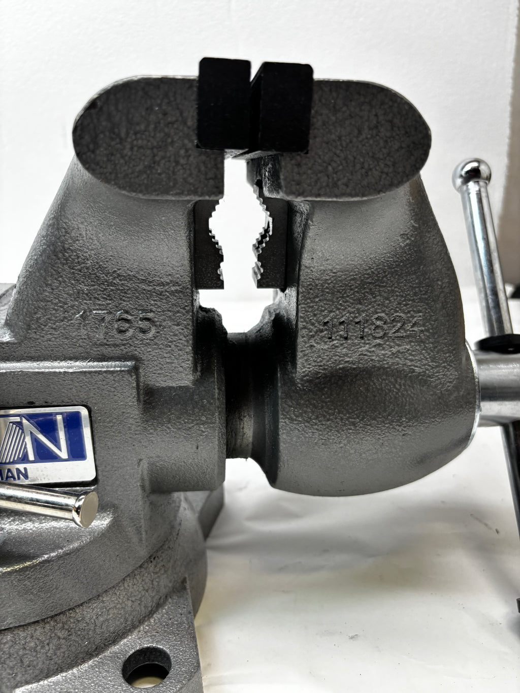 WILTON TRADESMAN VISE 6-1/2"JAW WIDTH 6" JAW OPENING 4" THROAT DEPTH 1765
