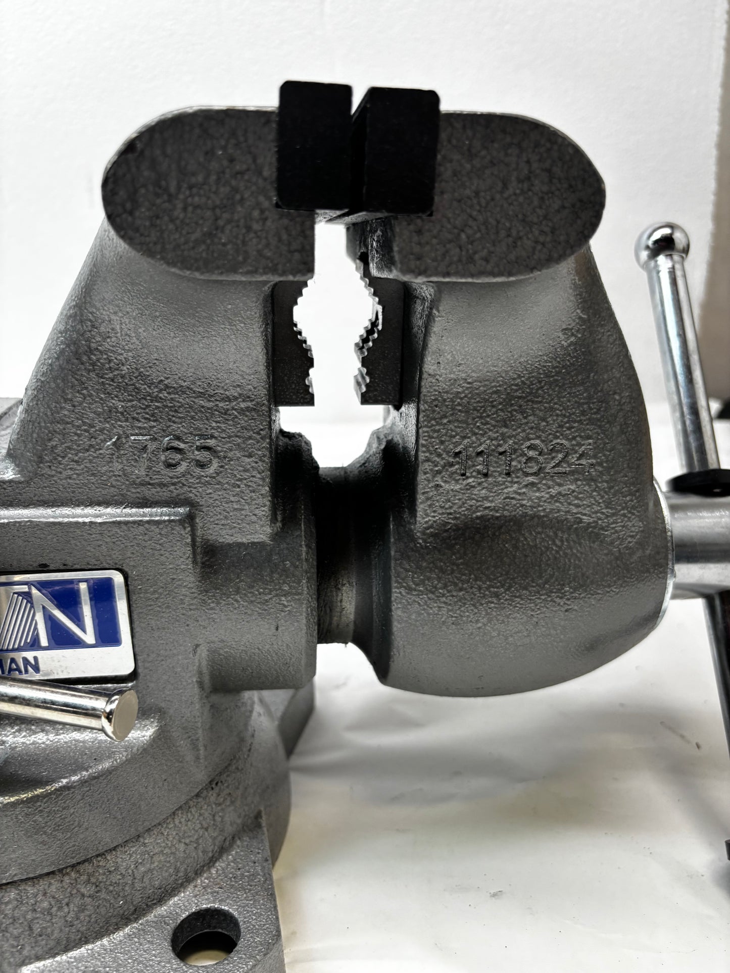 WILTON TRADESMAN VISE 6-1/2"JAW WIDTH 6" JAW OPENING 4" THROAT DEPTH 1765