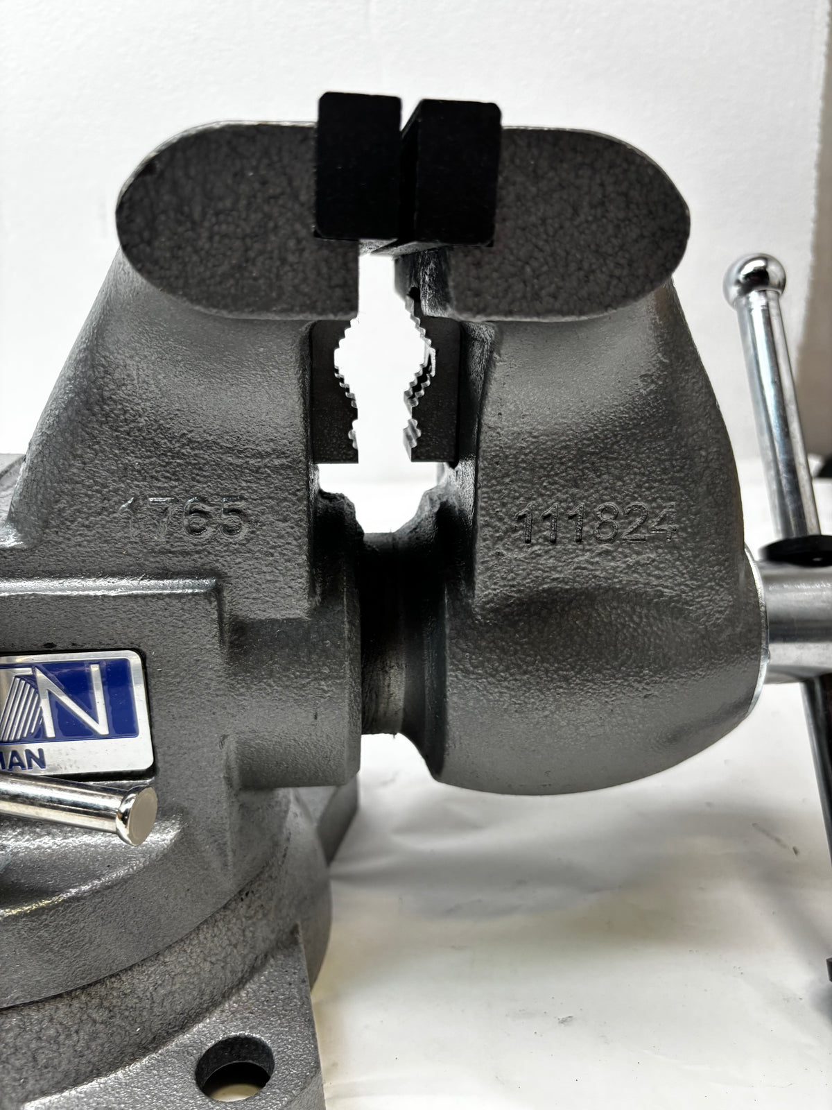 WILTON TRADESMAN VISE 6-1/2"JAW WIDTH 6" JAW OPENING 4" THROAT DEPTH 1765