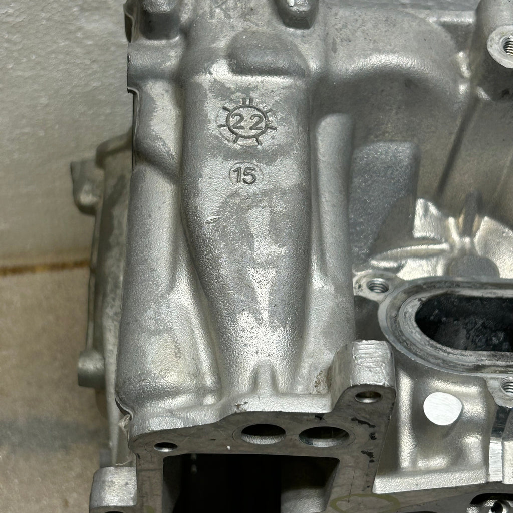 PORSCHE 911 11-16 CARRERA S 4S GTS RIGHT CYLINDER HEAD 9A1 104 112 8R