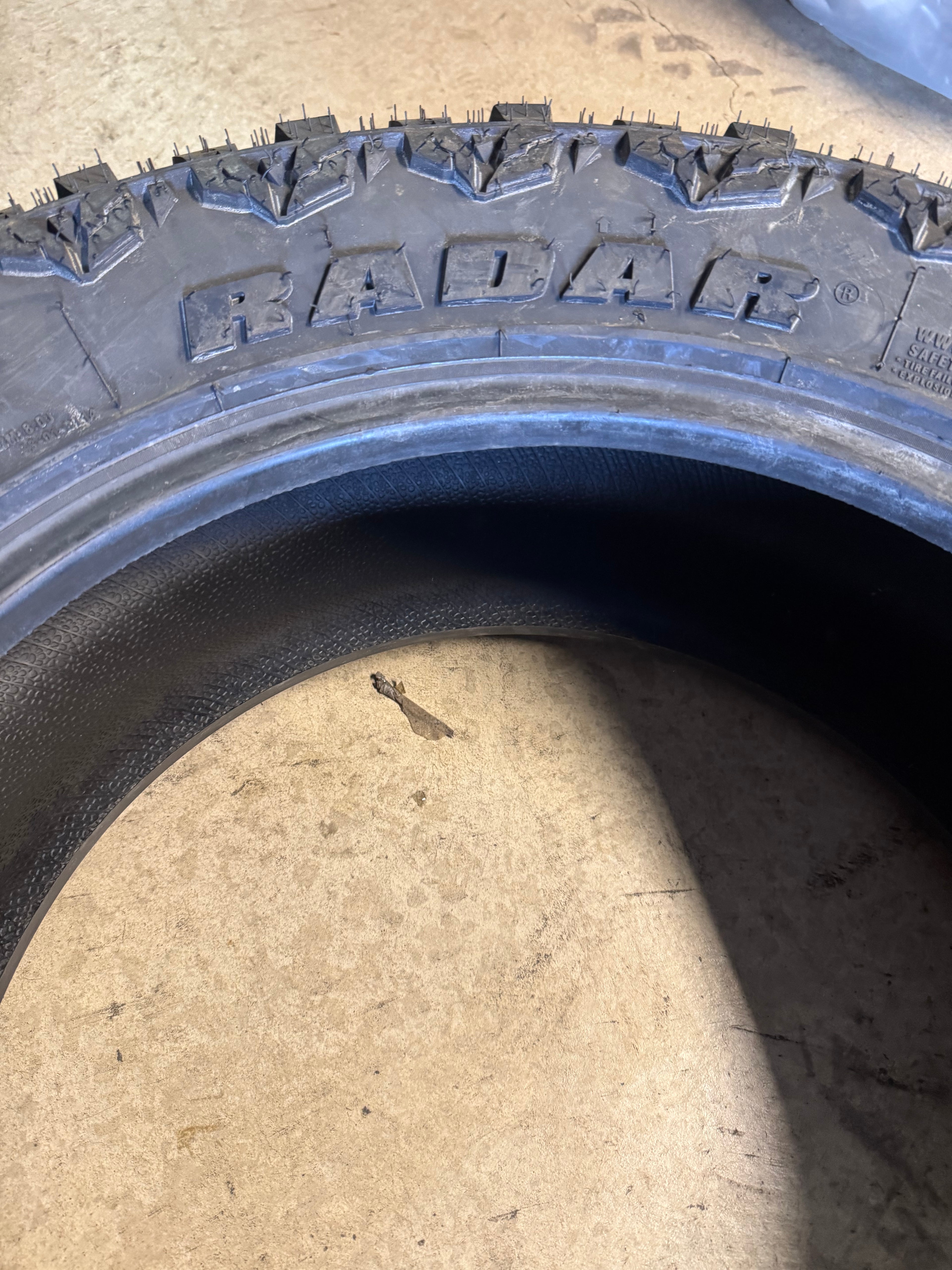NOS RADAR RENEGADE R/T+ BSW LT 275 60 20 123/120Q 10PLY RUGGED TERRAIN TIRE RND0127