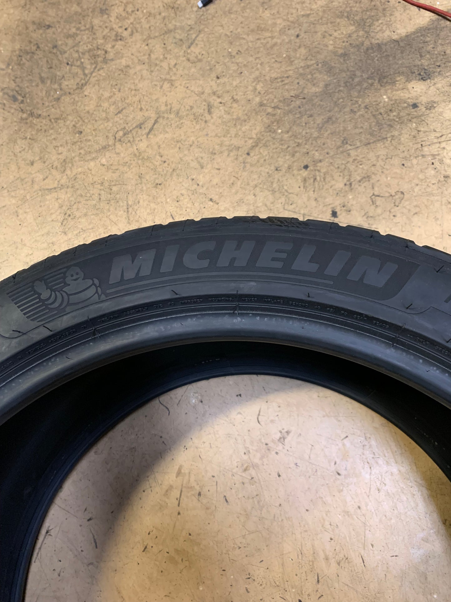 MICHELIN PILOT SPORT ALL SEASON 4 BSW P 275 40 20 106Y XL ALL SEASON TIRE 03133