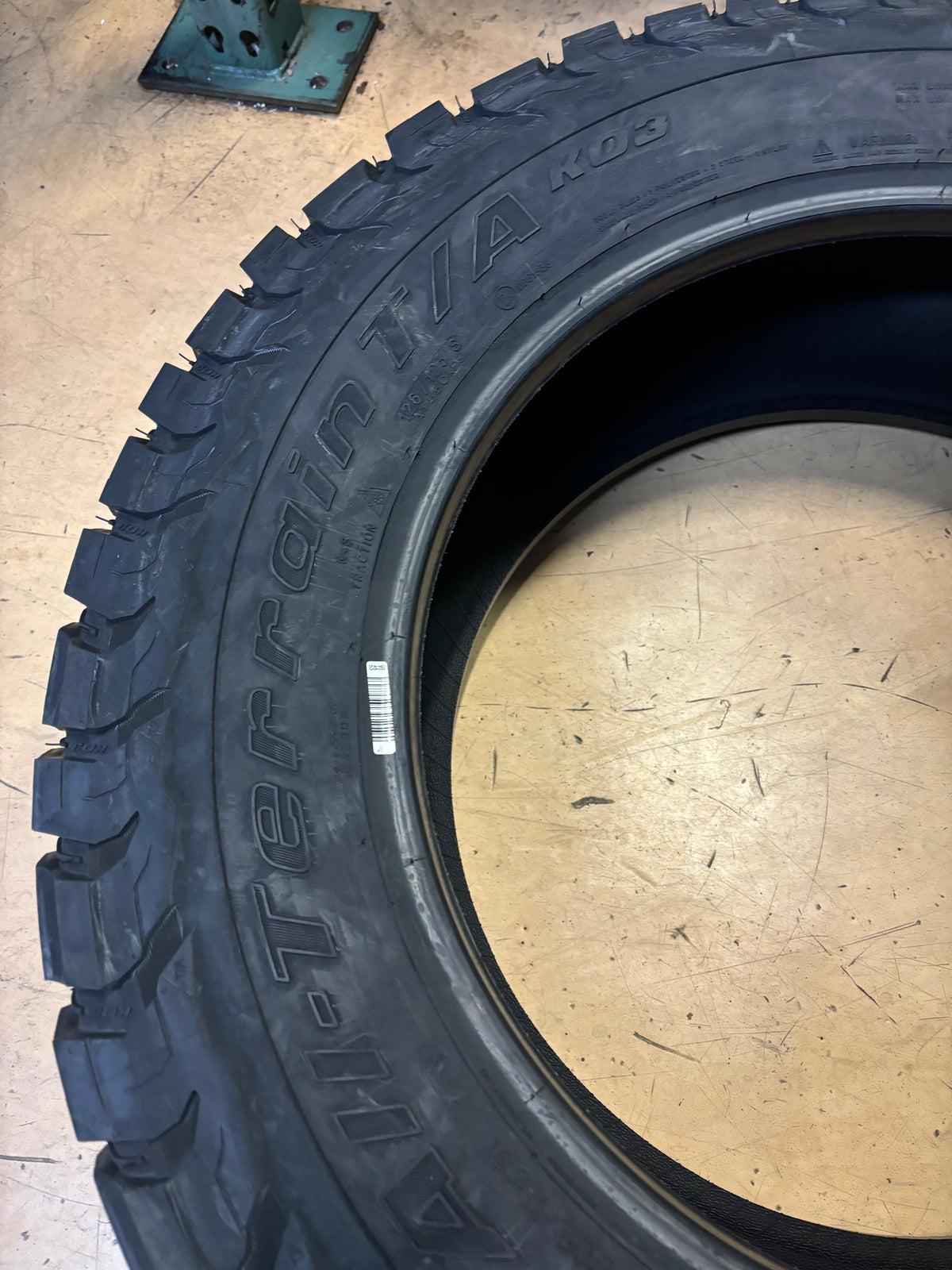 BFGOODRICH ALL-TERRAIN T/A KO3 BSW LT 275 65 20 126/123S 10PLY TIRE 26116