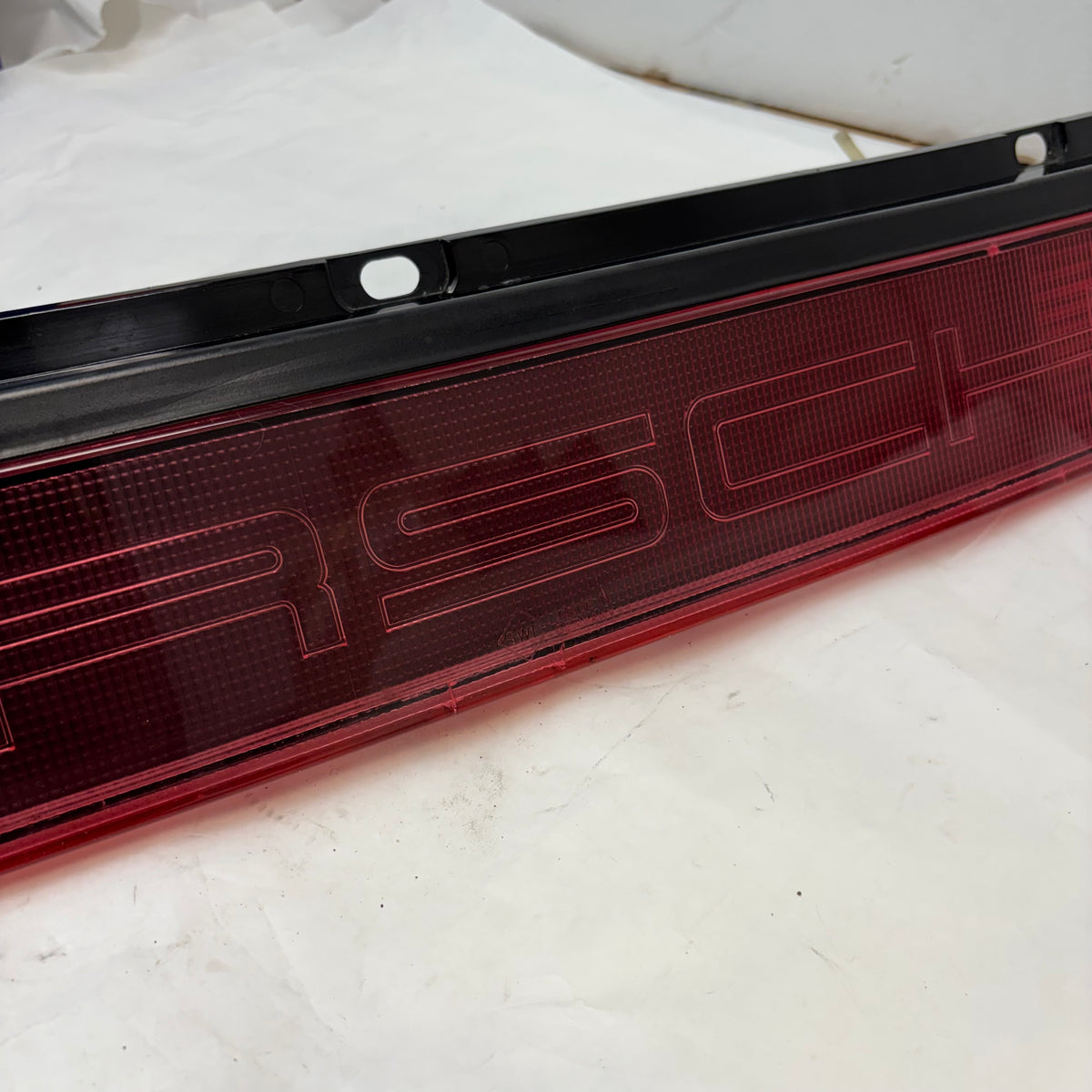 USED GENUINE PORSCHE CARREA 911 84-86 REAR CENTER PANEL LIGHT 0018439R38