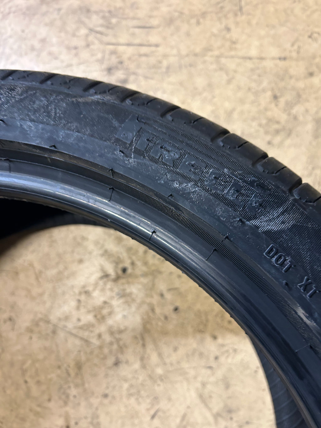 PIRELLI CINTURATO P7 RUNFLAT BSW P 275 35 19 100Y XL UHP TIRE 2478800