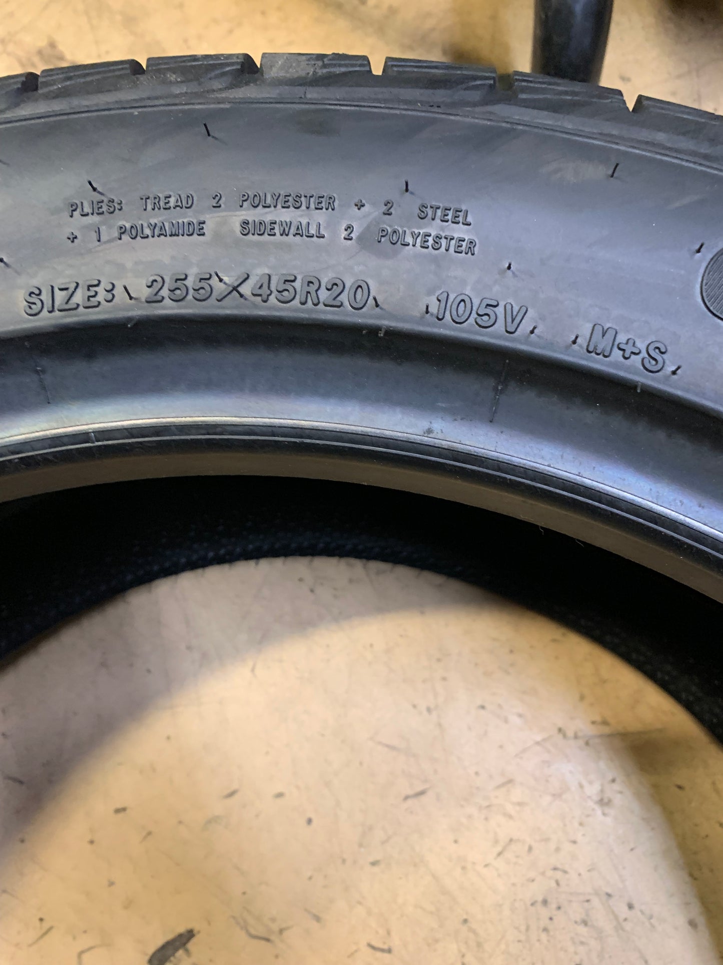 GOODYEAR ASSURANCE COMFORTDRIVE BSW P  255 45 20 105V ALL SEASON TIRE 413030582