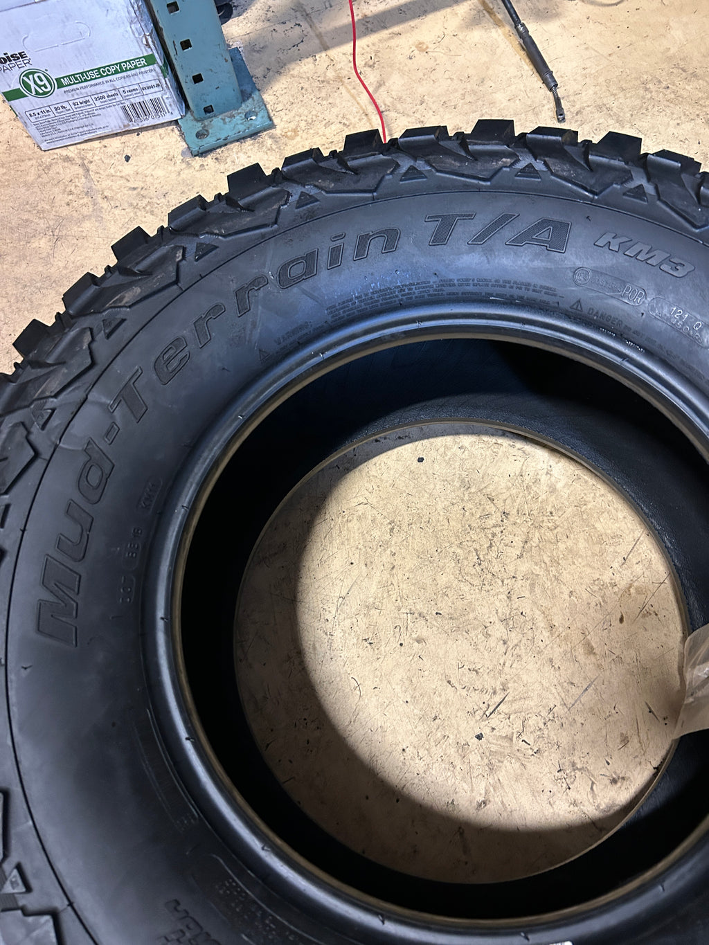 BFGOODRICH MUD-TERRAIN T/A KM3 BSW LT 35 12.5 17 121Q 10PLY MUD TIRE 55079