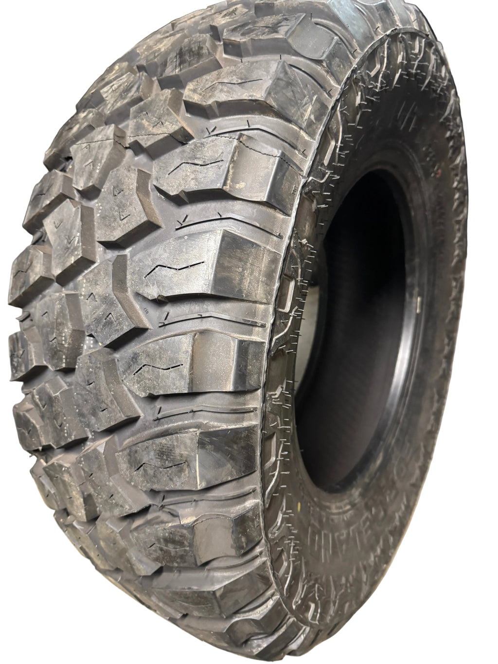 NOS FORCELAND KUNIMOTO M/T BSW LT 35 12.5 18 123Q 10PLY MUD TERRAIN TIRE FKM351218