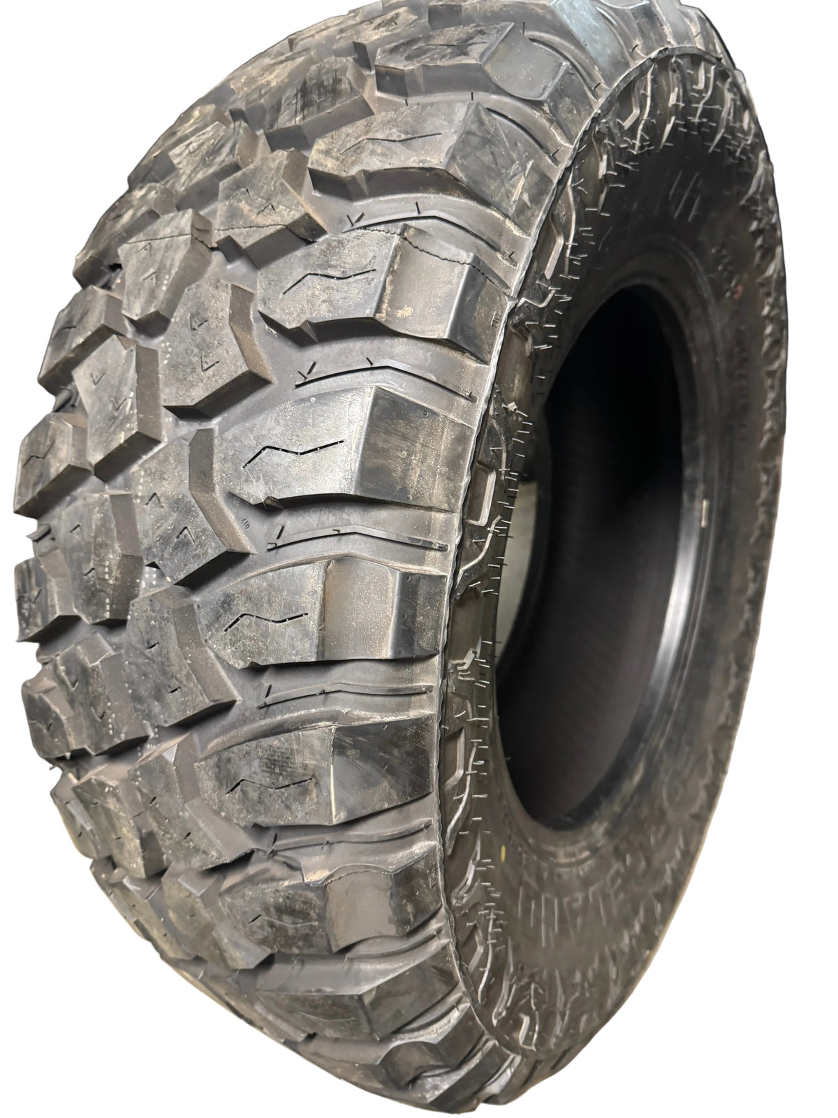 NOS FORCELAND KUNIMOTO M/T BSW LT 35 12.5 18 123Q 10PLY MUD TERRAIN TIRE FKM351218
