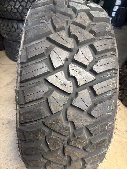 FURY COUNTRY HUNTER M/T II BSW LT  37 13.5 24 124Q LRF 12PLY MUD TERRAIN  TIRE FCHIIF37135024A