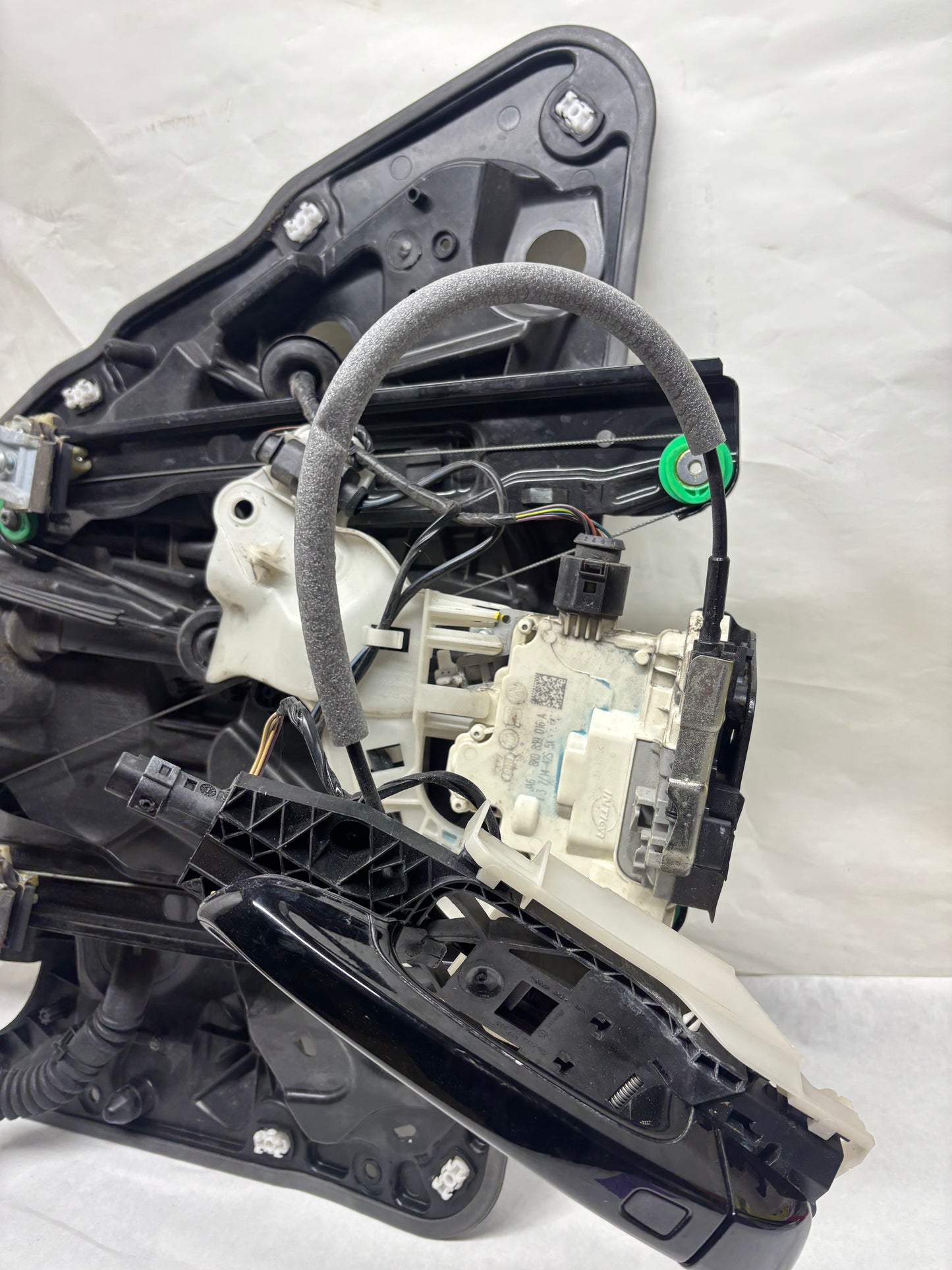 11-17 PORSCHE CAYENNE 958 REAR RS DOOR WINDOW REGULATOR PLATE W/ DOOR HANDLE 7P5 839 756 B