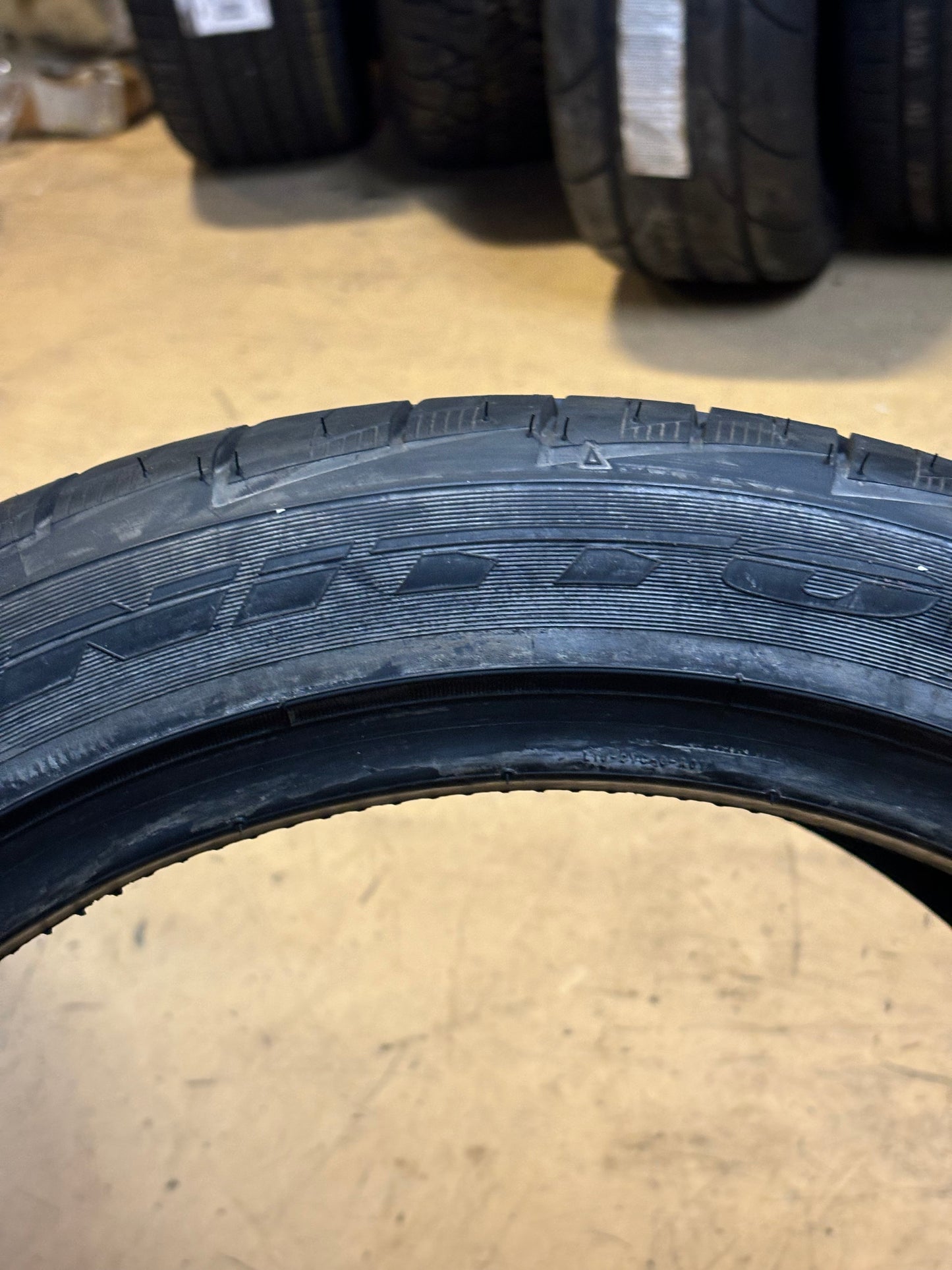 NEW OLD STOCK NITTO MOTIVO P 245 40 18 97Y XL UHP TIRE 210210