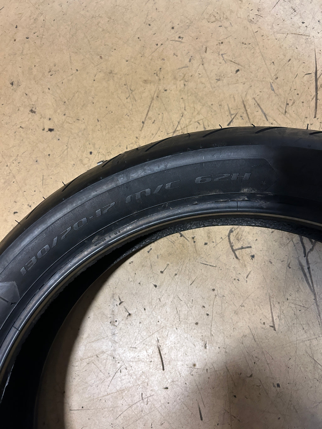 NOS METZELER SPORTEC KLASSIK BSW  130 70 17 62H REAR MOTORCYCLE TIRE 2550900