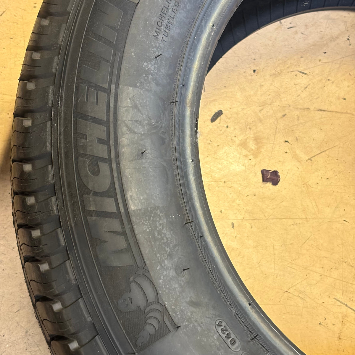 NOS MICHELIN LATITUDE TOUR HP P 265 60 18 109H SL ALL SEASON TIRE 15845