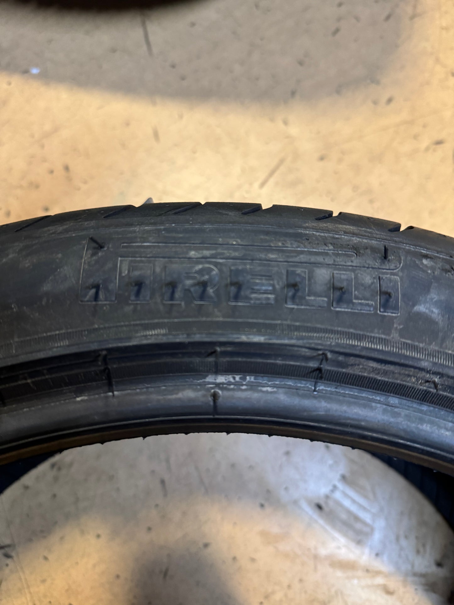 PIRELLI P ZERO (MO) MERCEDES BSW P 225 40 18 92Y XL UHP TIRES 1679700