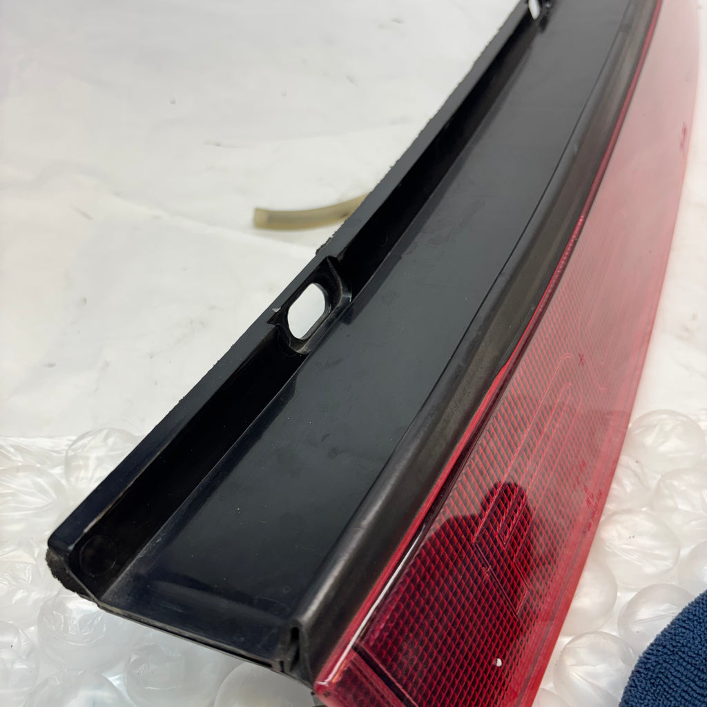 USED GENUINE PORSCHE CARREA 911 84-86 REAR CENTER PANEL LIGHT 0018439R38