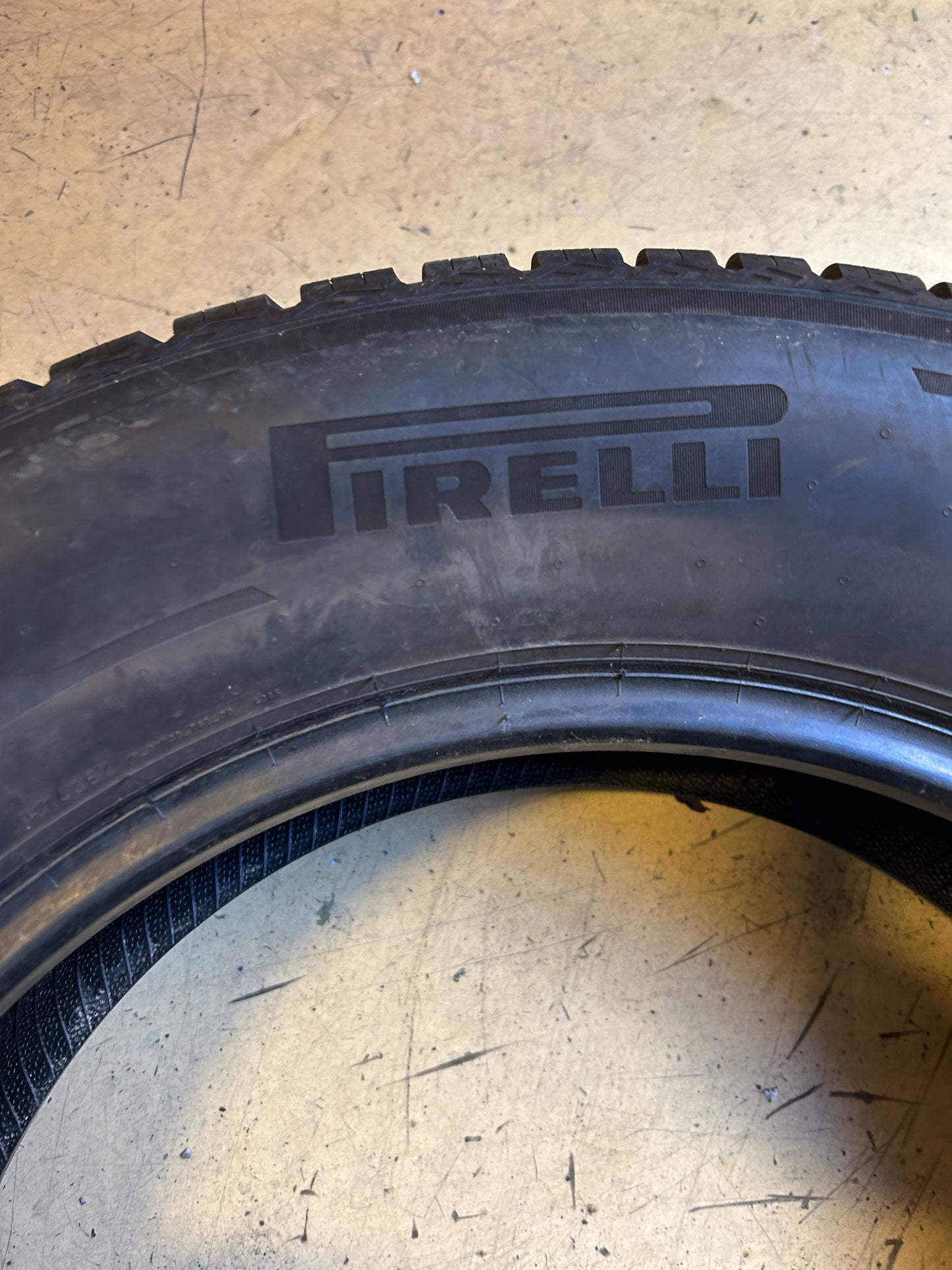USED 10/32" PIRELLI SCORPION WEATHERACTIVE BSW P 245/60R18 105V TIRE 4162900