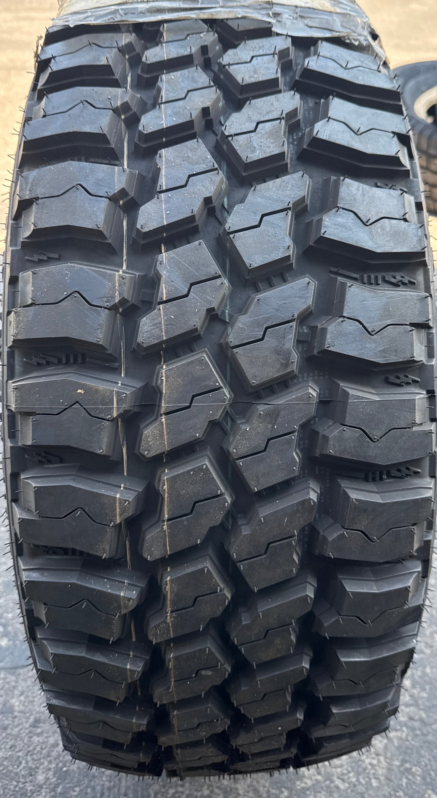 NOS MUD CLAW EXTREME M/T LT 33 12.5 17 114Q LRD 8PLY MUD TERRAIN TIRE MCX93