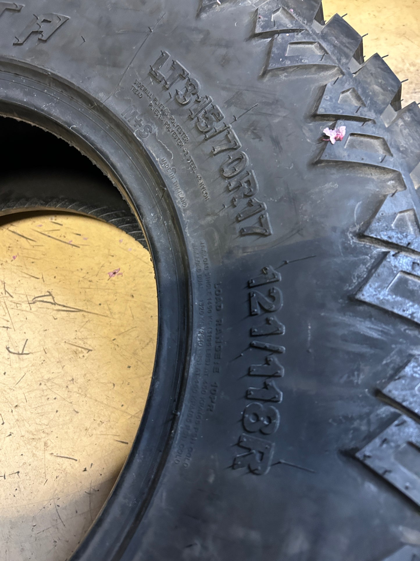 NOS AMP TERRAIN ATTACK A/T A LT 315 70 17 121/118R 10PLY ALL TERRAIN TIRE 3157017AMPCA3