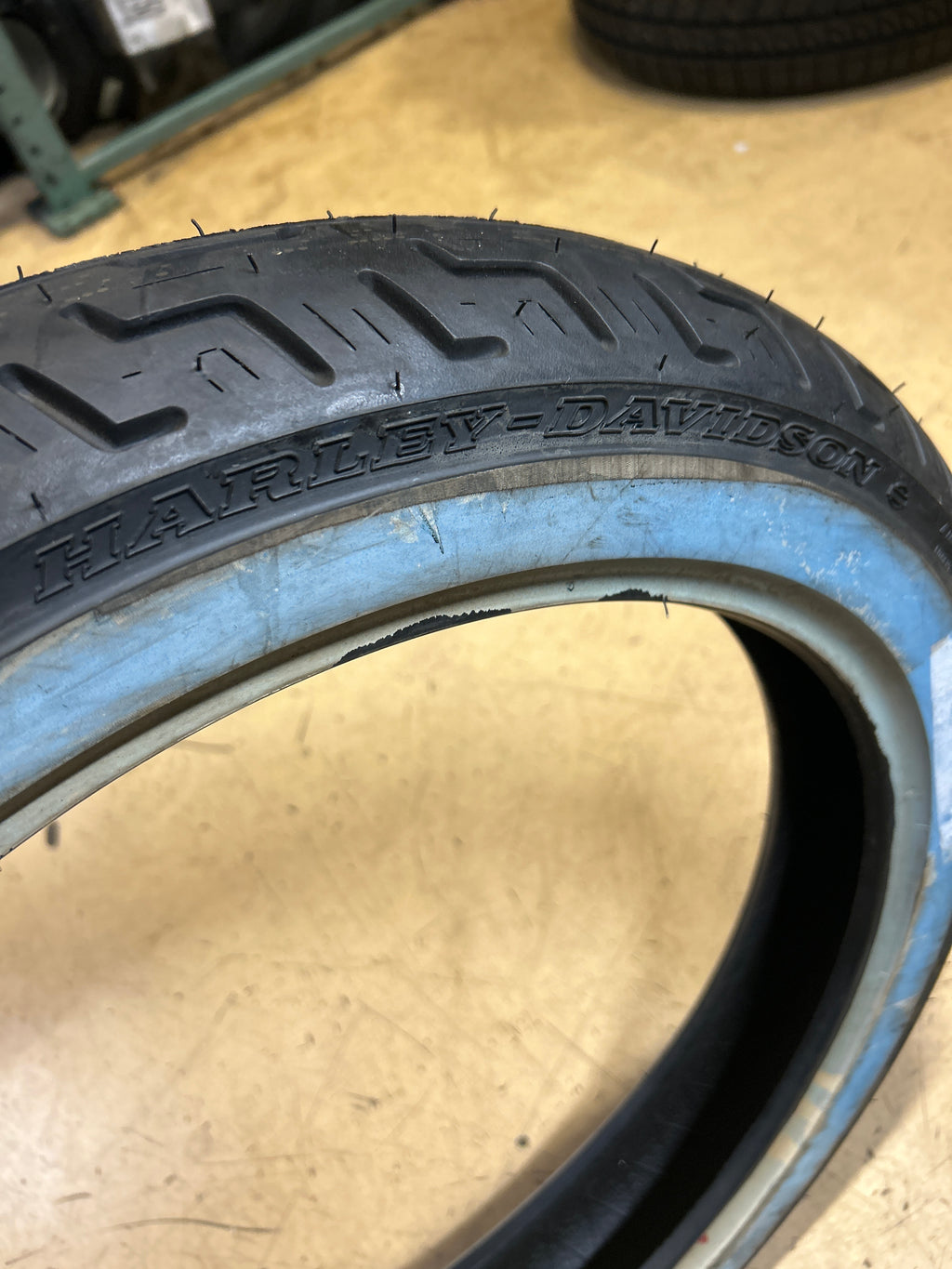 NOS DUNLOP D401F WWW 100 90 19 57H FRONT TIRE 45064215