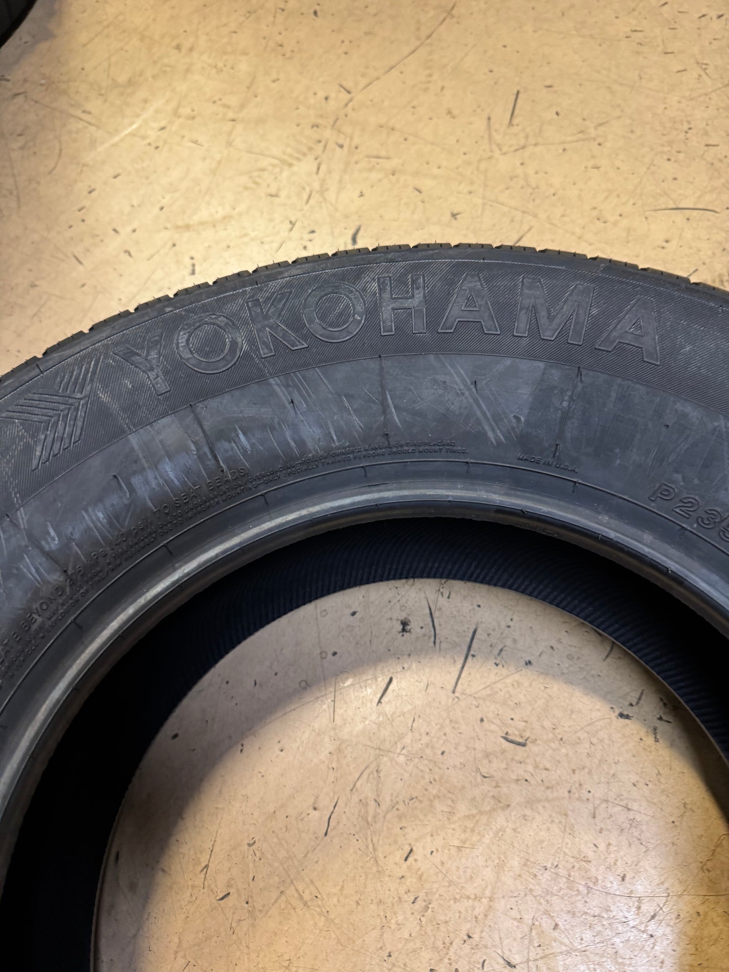 YOKOHAMA AVID TOURING-S BSW P 235 75 15 105S ALL SEASON TIRE 110131821