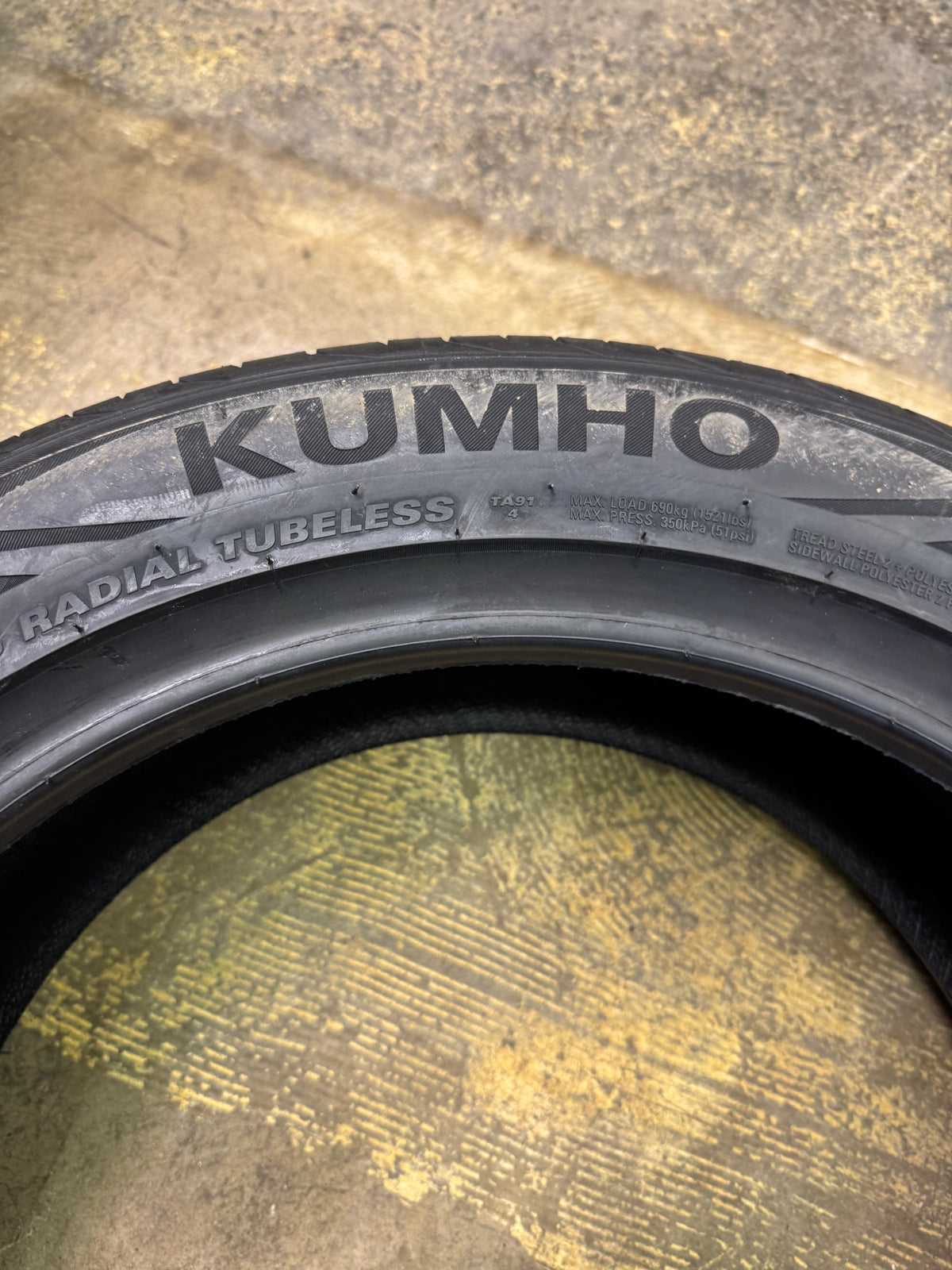 KUMHO MAJESTY 9 SOLUS TA91 BSW P 225 50R 18 95W ALL SEASON TIRE 2229733