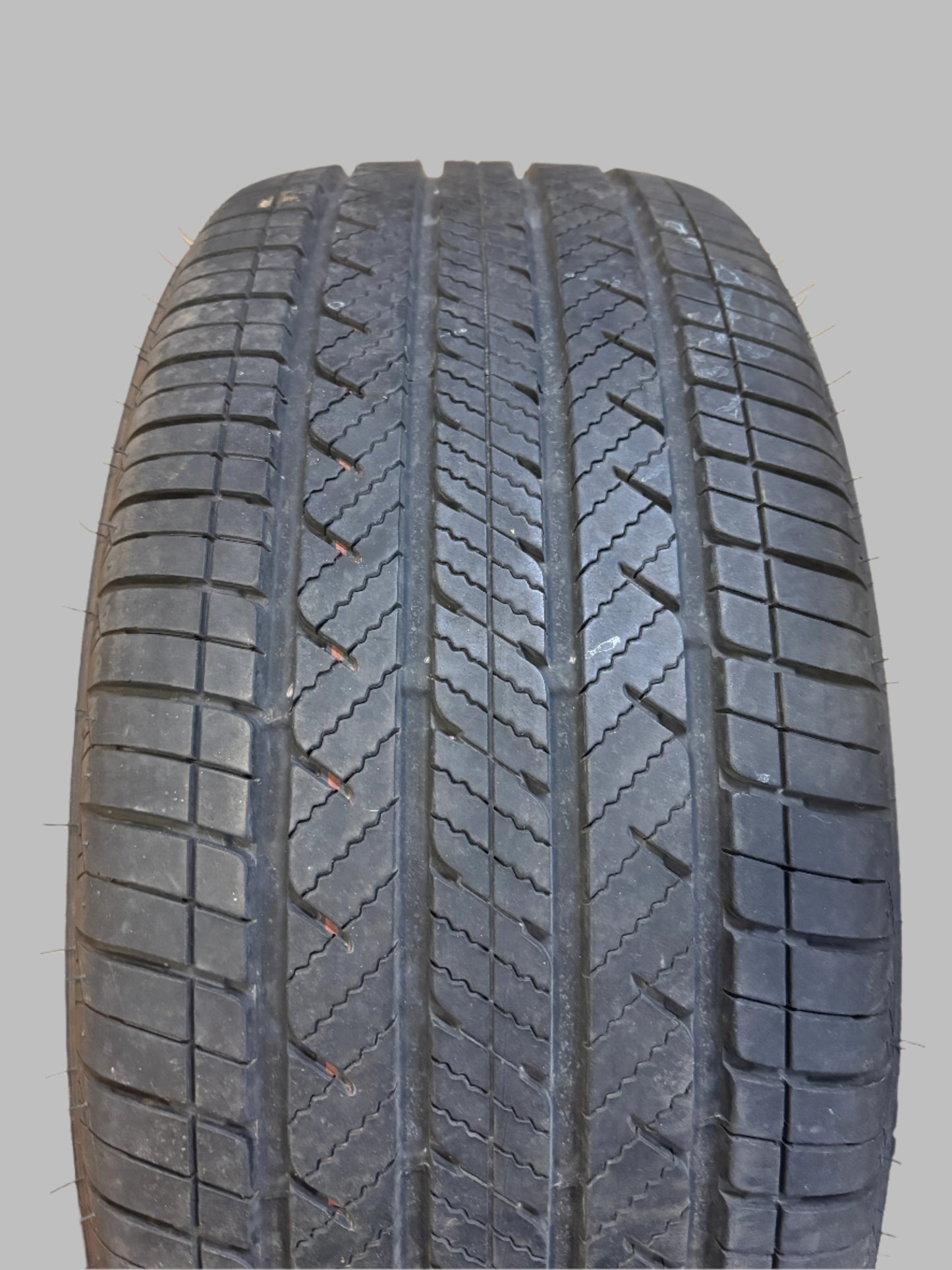 USED 8/32” OF 9/32” DTO BRIDGESTONE TURANZA LS100 BSW P 235/40R19 92V SL ALL SEASON TIRE 004437