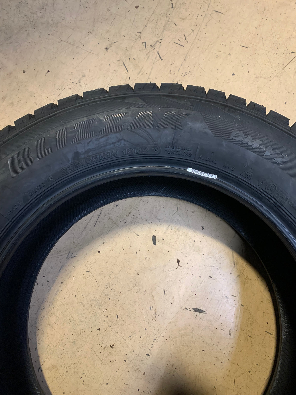 2 BRIDGESTONE BLIZZAK DM V2 BSW P 235 65 18 106S WINTER TIRE 015811