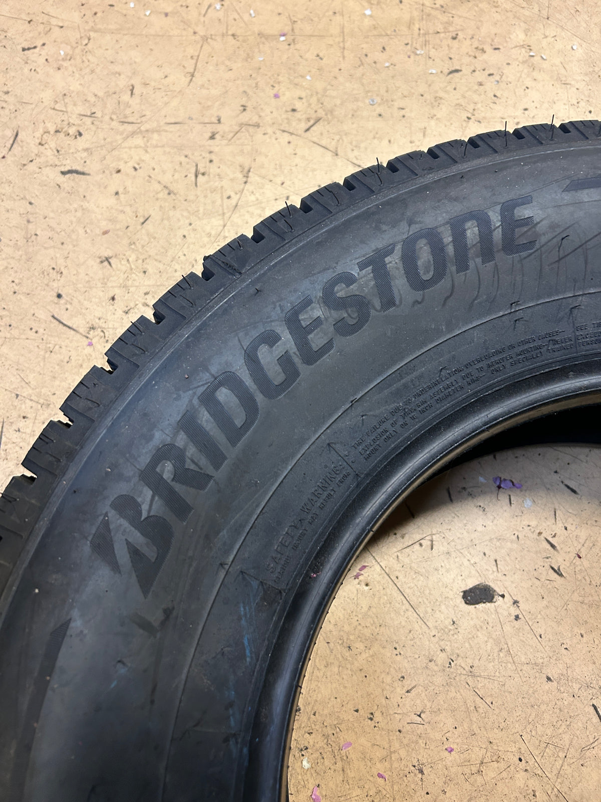 BRIDGESTONE BLIZZAK LT BSW LT 225 75 16 115/112R WINTER TIRE 000647