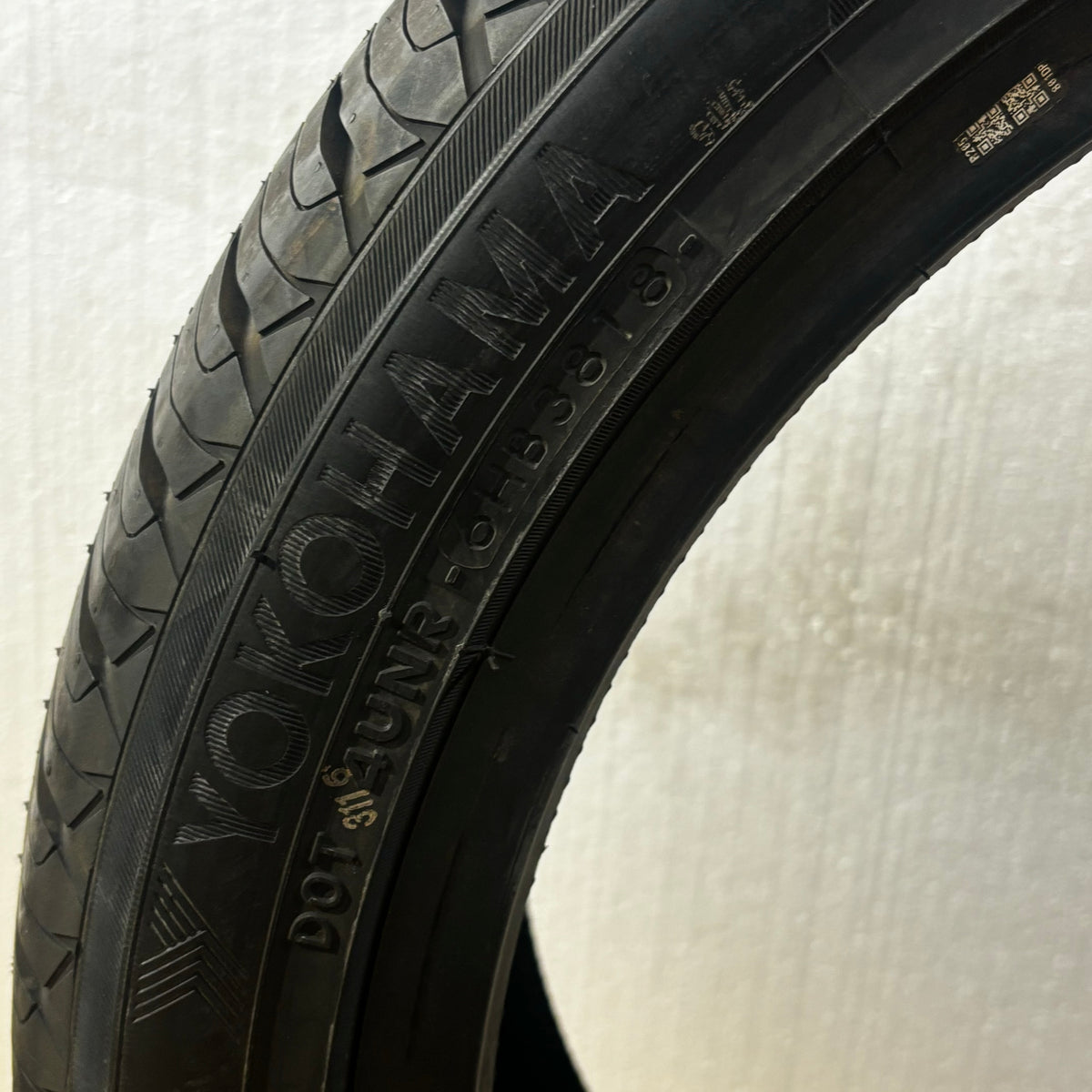 2 NEW OLD STOCK YOKOHAMA AVID ASCEND GT P 255 40 19 100V XL A/S TIRES 110132748