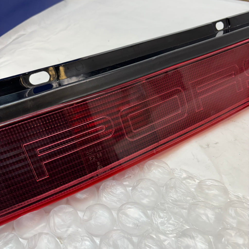 USED GENUINE PORSCHE CARREA 911 84-86 REAR CENTER PANEL LIGHT 0018439R38