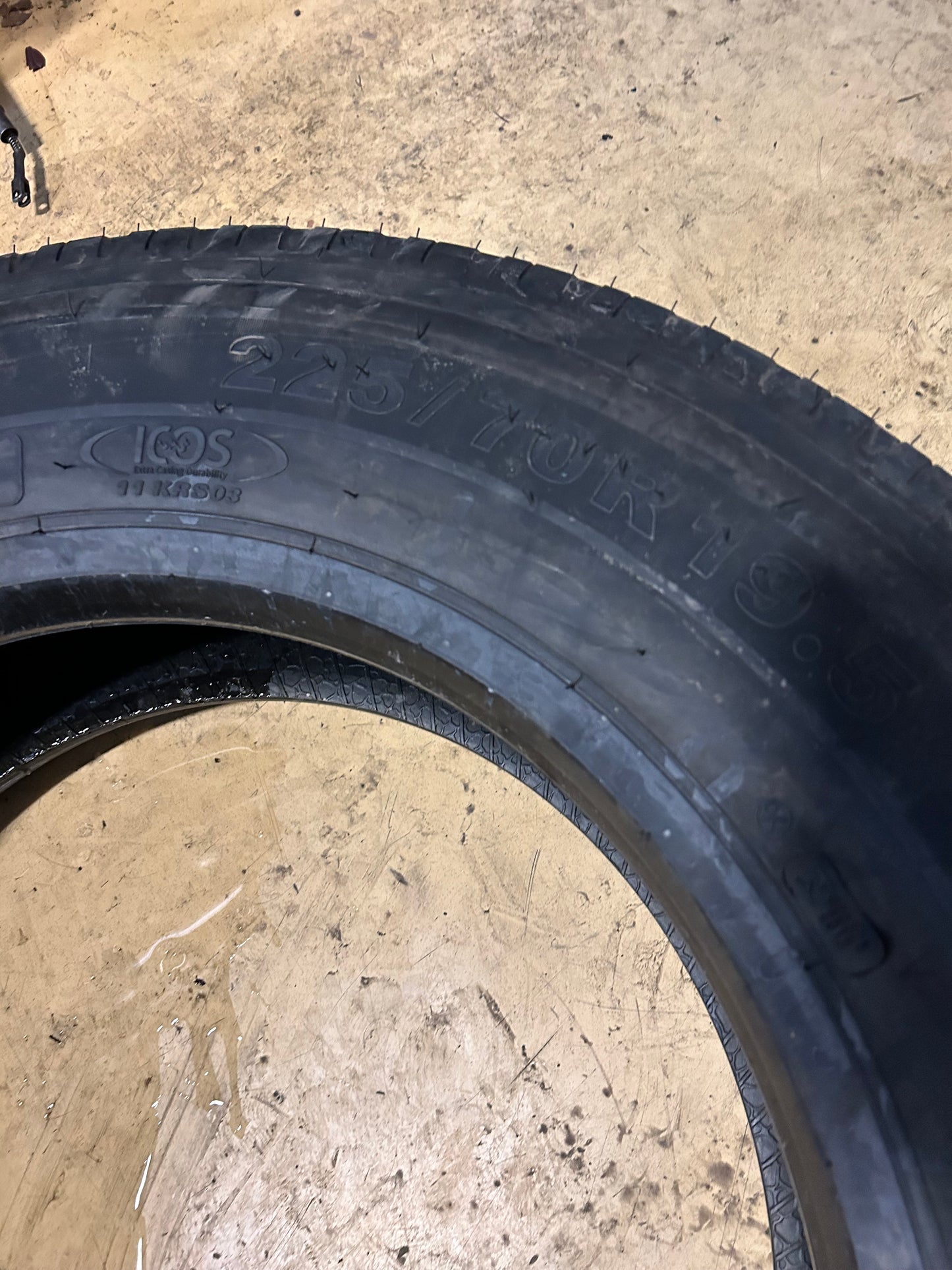 KUMHO KRS03 BSW  225 70 19.5 128/126L 14 PLY ALL POSITION TIRE 2129753