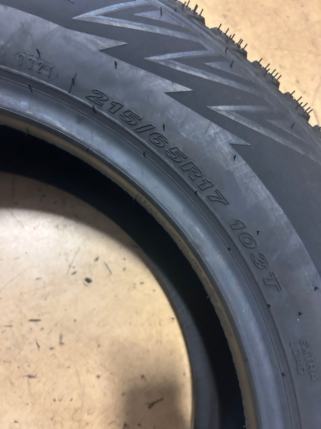2 NOS NEXEN WINGUARD WINSPIKE WS62 BSW P 215 65 17 103T WINTER TIRE 17438NXK