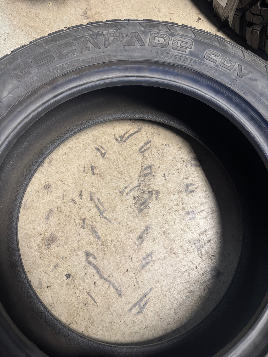 NOS MAXXIS ESCAPADE CUV BSW P 245 55 19 103V UHP ALL SEASON TIRE TP00628100