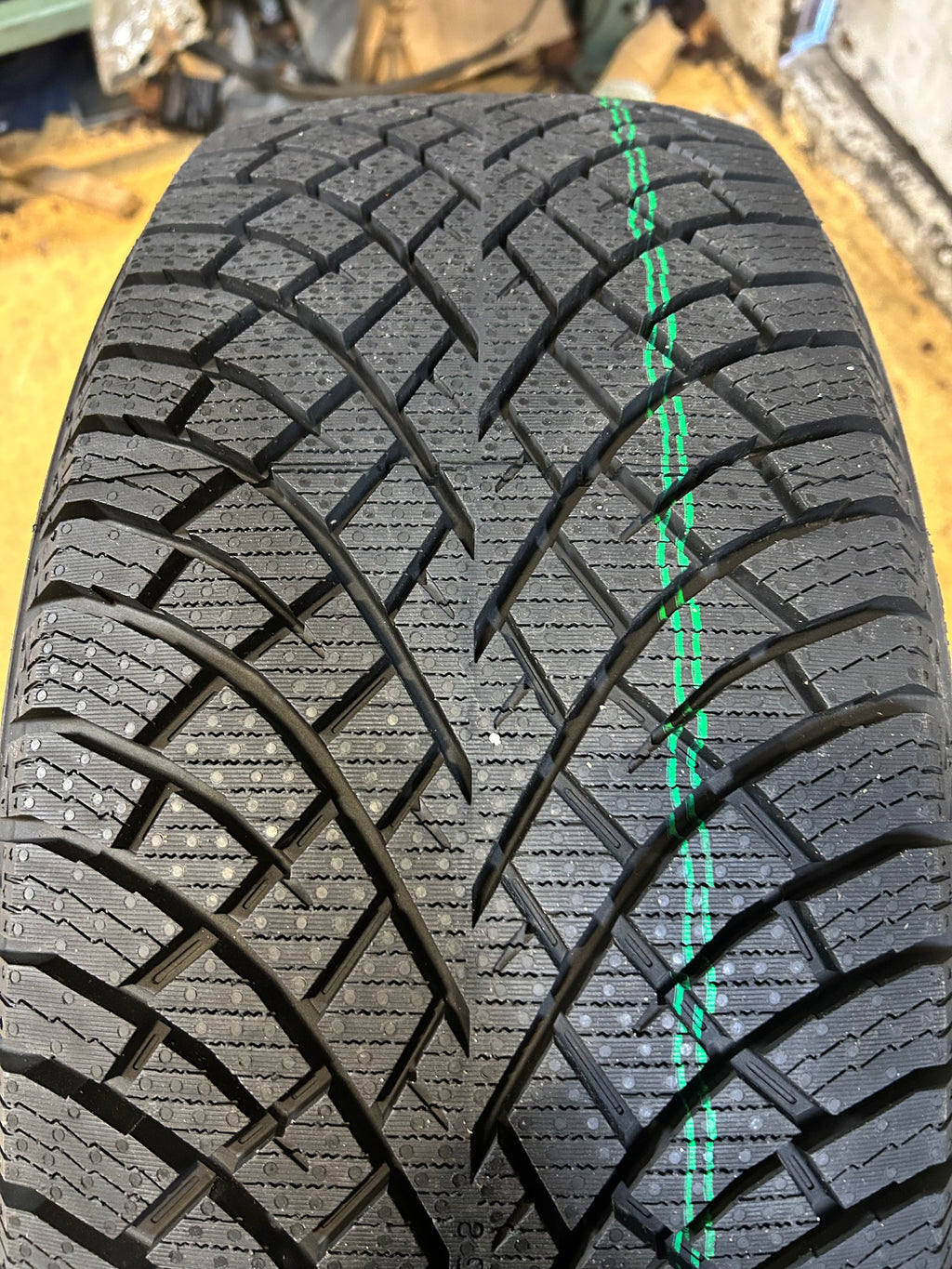 NOKIAN HAKKAPELIITTA R5 EV BSW P 235 55 18 104R XL WINTER TIRE T432212