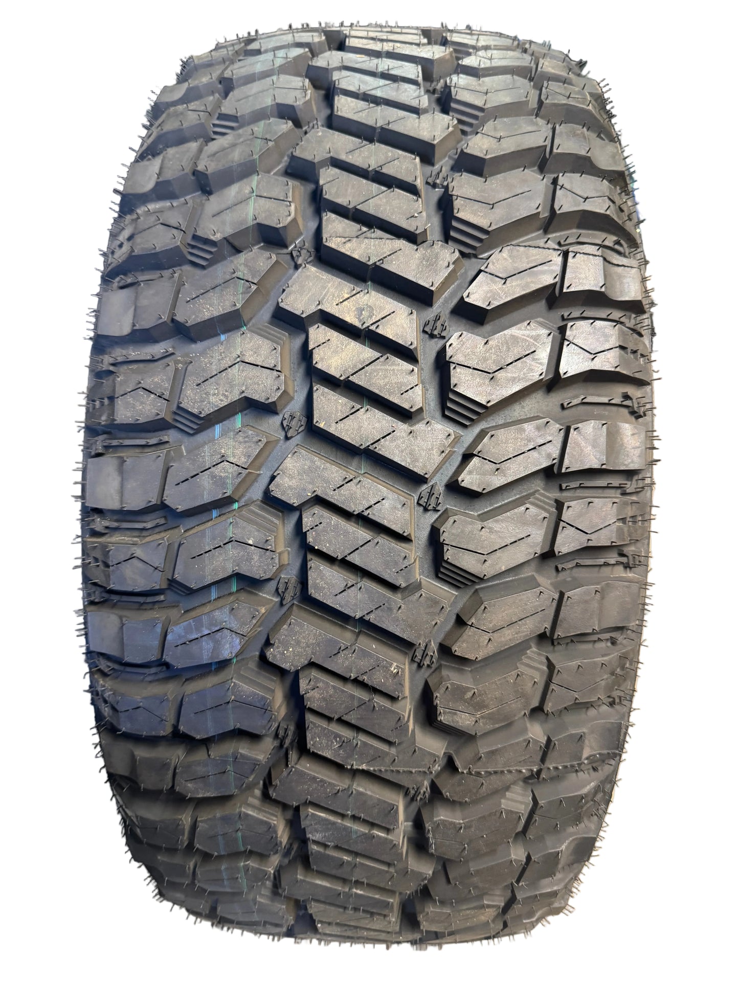 NOS RADAR RENEGADE R/T+ BSW LT 305 55 20 125/122Q 12PLY RUGGED TERRAIN TIRE RASYTH0127