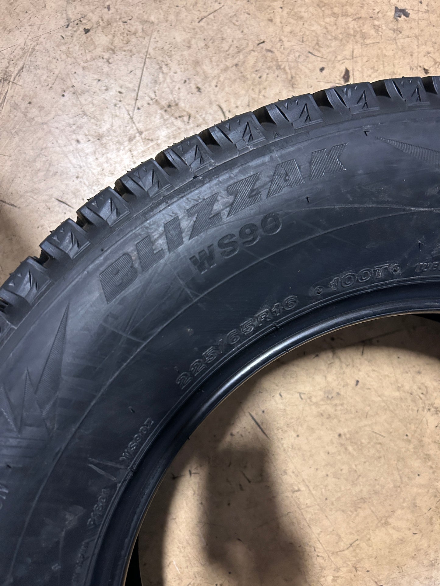 BRIDGESTONE BLIZZAK WS90 BSW P 225 65 16 100T WINTER TIRE 001175