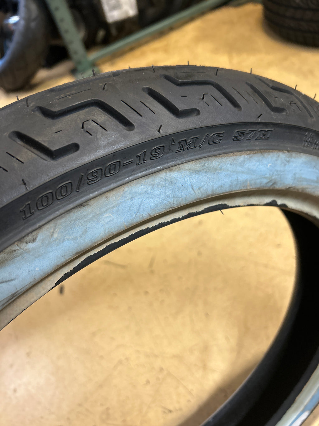 NOS DUNLOP D401F WWW 100 90 19 57H FRONT TIRE 45064215