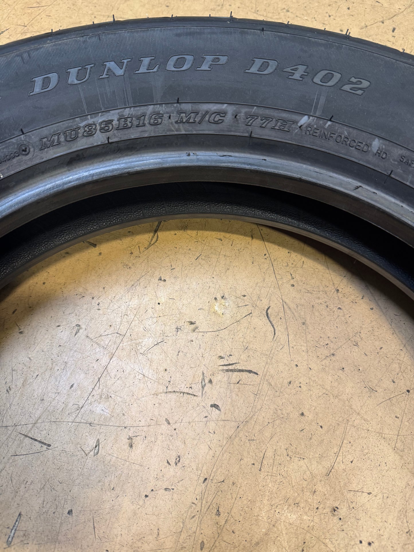 DUNLOP D402 BSW 85 16 77H REAR MOTORCYCLE TIRE 45006025
