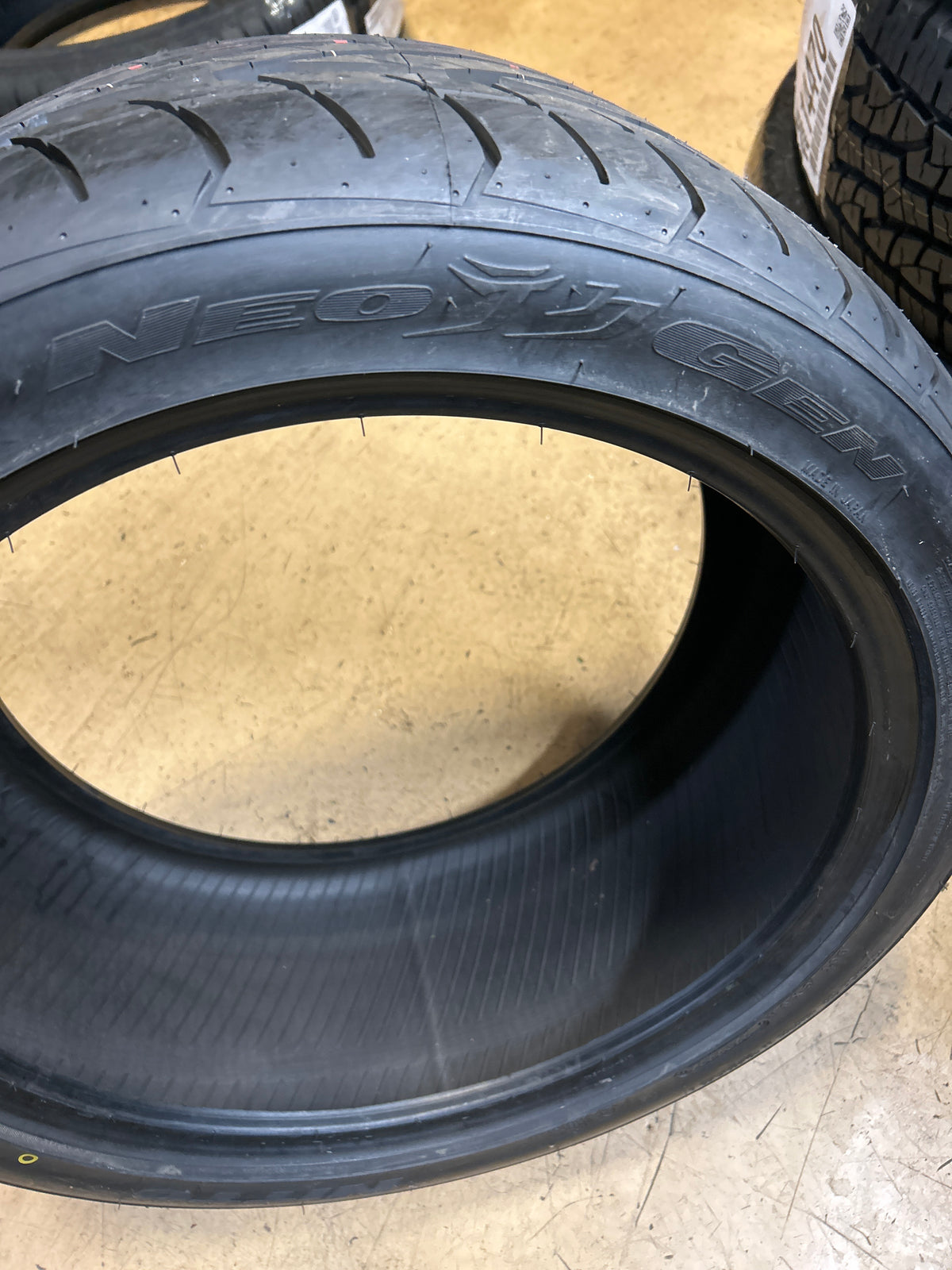 NITTO NEO GEN BSW P 275 35 19 100W UHP TIRE 185220