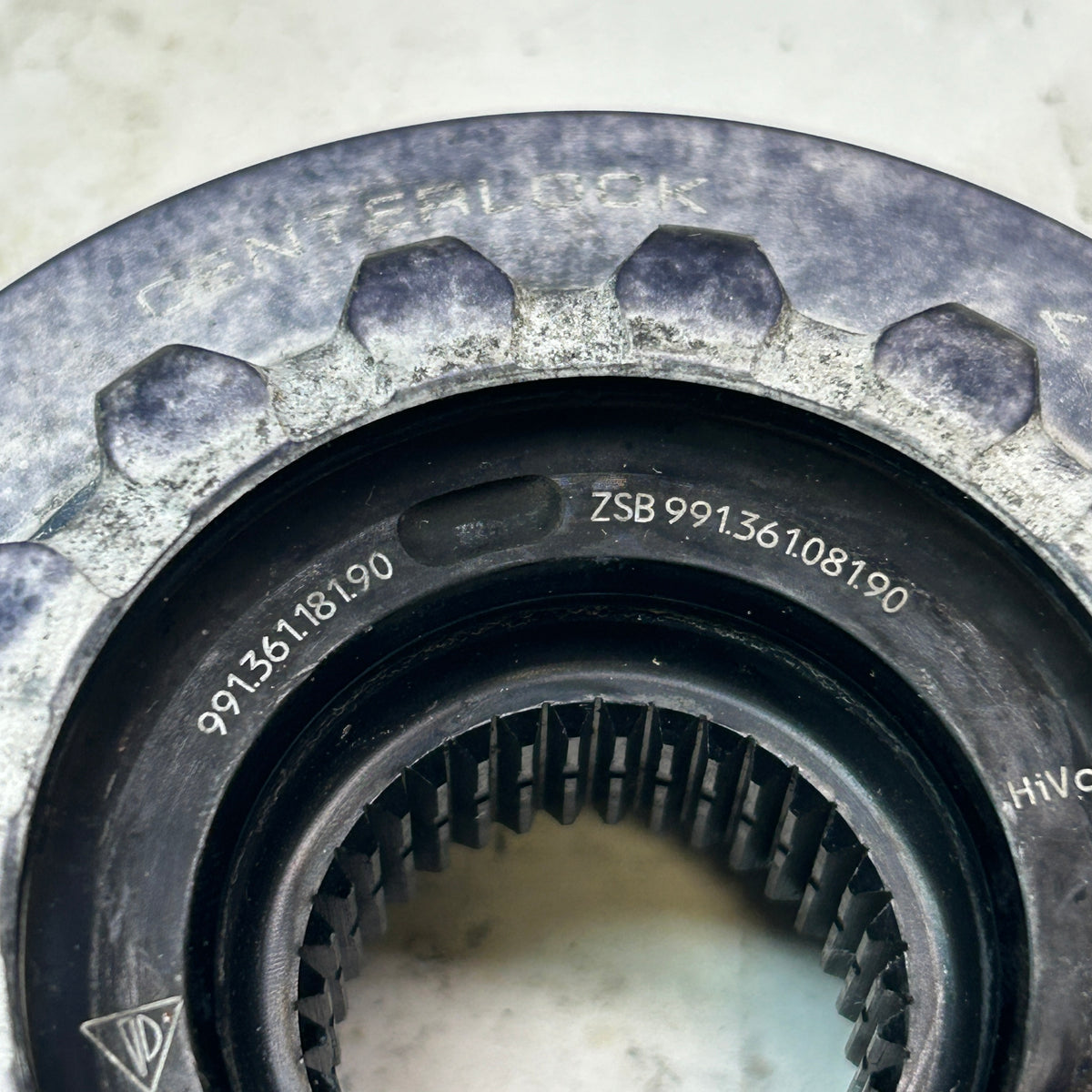 USED PORSCHE CENTER WHEEL LOCK 991 361 081 90