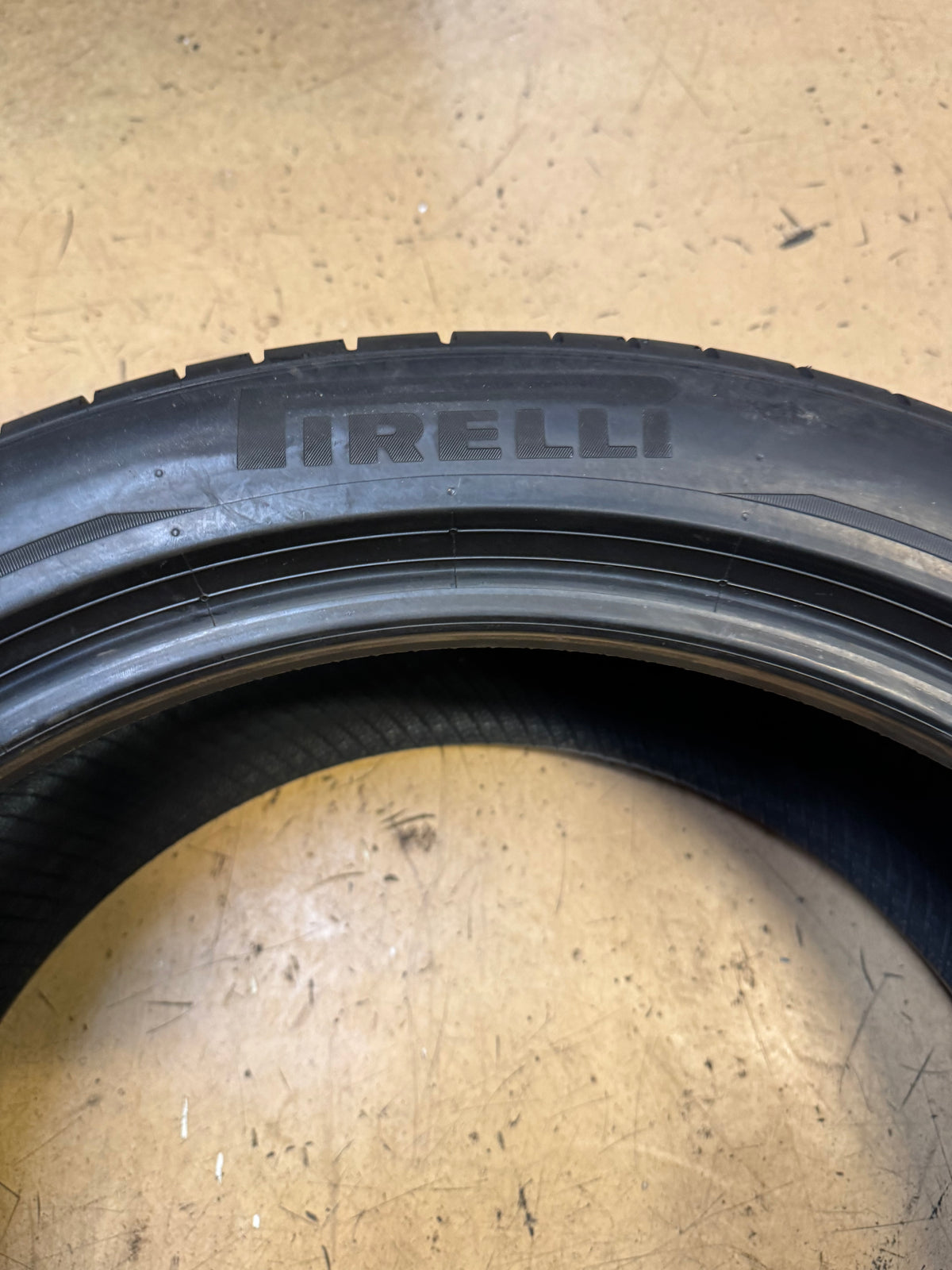 2 NOS PIRELLI P ZERO PZ4-LUXURY (*) BMW RSC P 275 40 21 107Y XL 2751400 TIRE