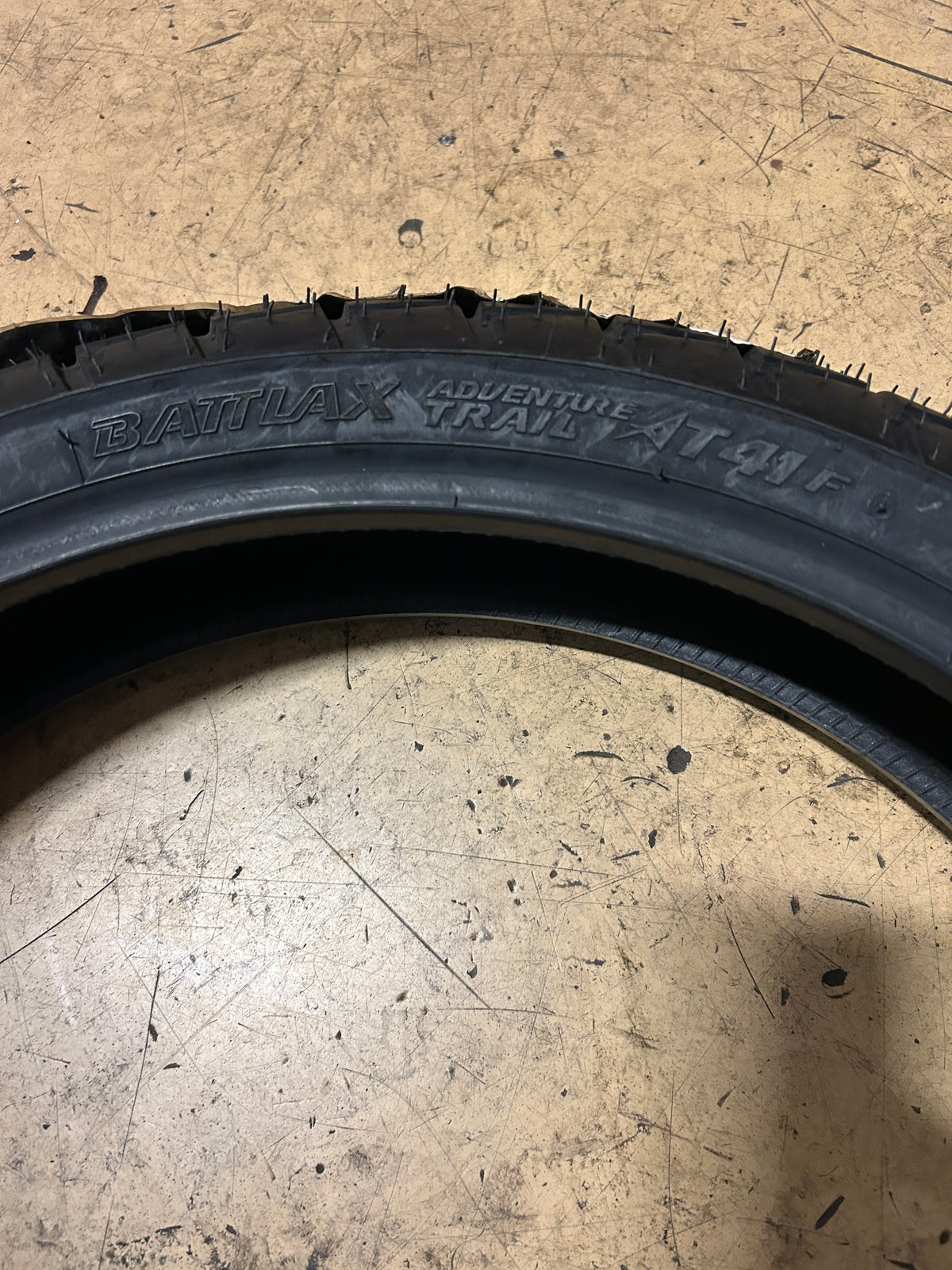 BRIDGESTONE BATTLAX AT41 BSW 120 70 19 60V FRONT MOTORCYCLE TIRE 13725