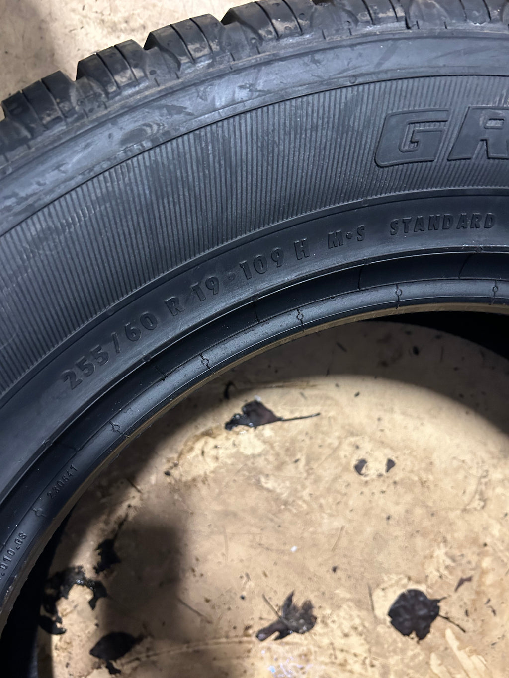 2 NOS GENERAL GRABBER HTS60 BSW P 255 60 19 109H HIGHWAY TIRE 04493790000