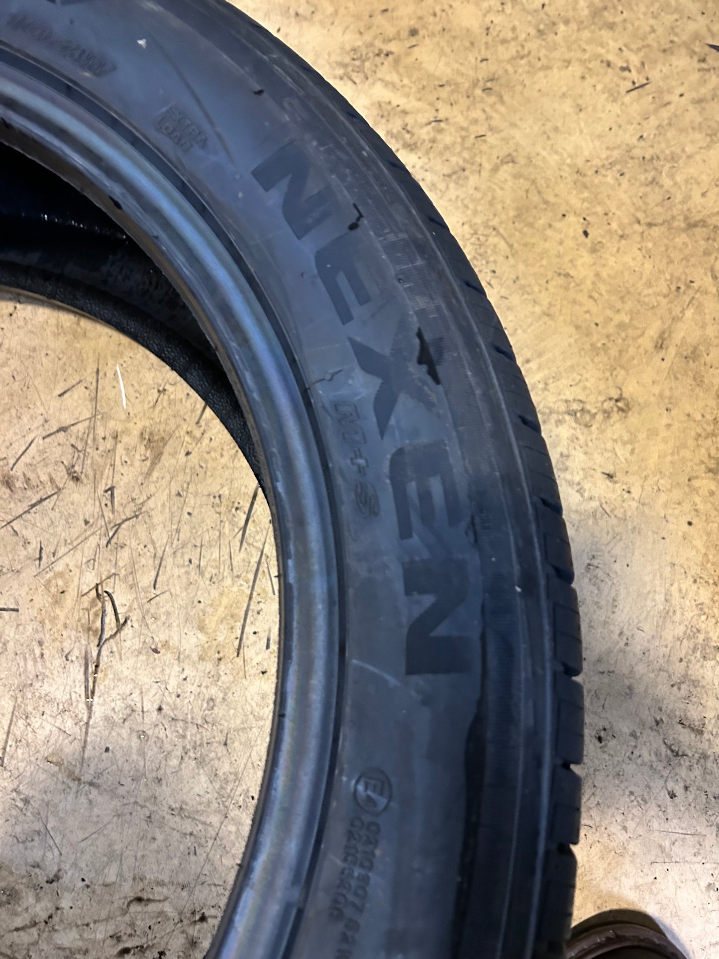 NEXEN ROADIAN GTX BSW P 235 50 20 104W XL ALL SEASON TIRE 19805NXK