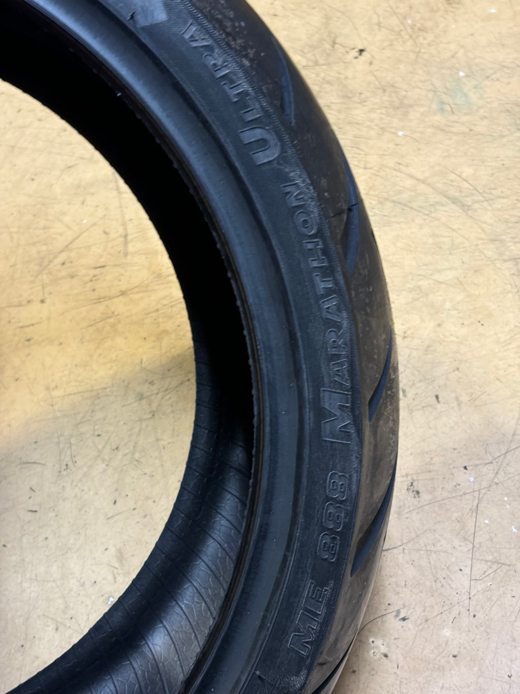 METZELER ME888 MARATHON ULTRA BSW 260 40 18 84V REAR MOTORCYCLE TIRE 2781500